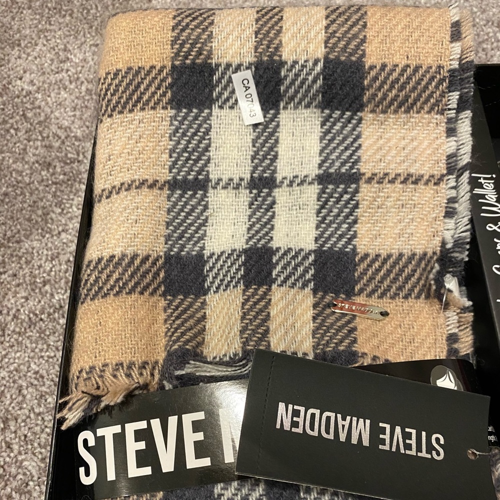 Authentic Steve Madden scarf